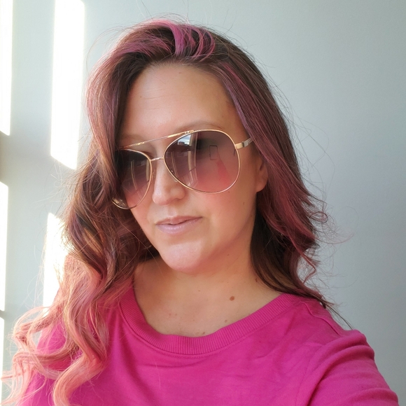 Meet your Posher, Jennifer - Picture 3 of 4